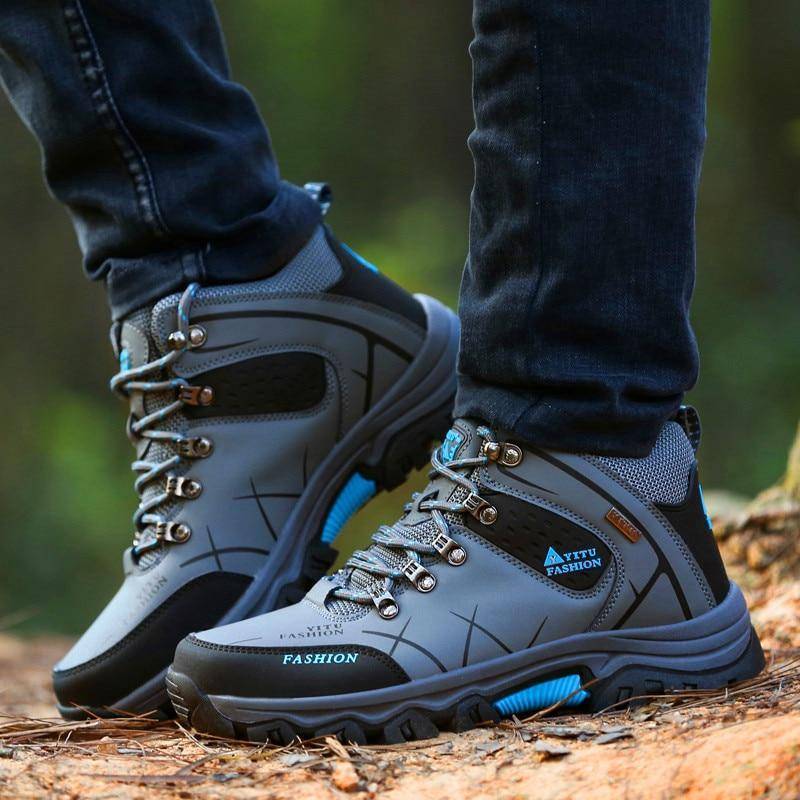 Men's high-top durable hiking boots for rugged outdoor trekking, lace-up design.