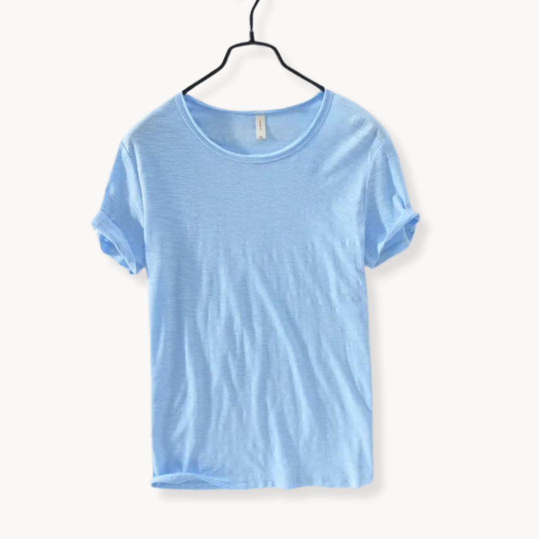 Versatile men's long sleeve shirt. Ideal as a casual or smart-casual button-up top for any occasion.