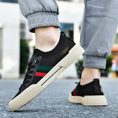 Black men's everyday sneakers, combining Italiana Style with a lightweight design for comfort.