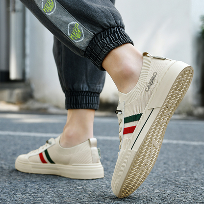 Men's athletic-casual footwear, lightweight and breathable, suitable for active daily use.