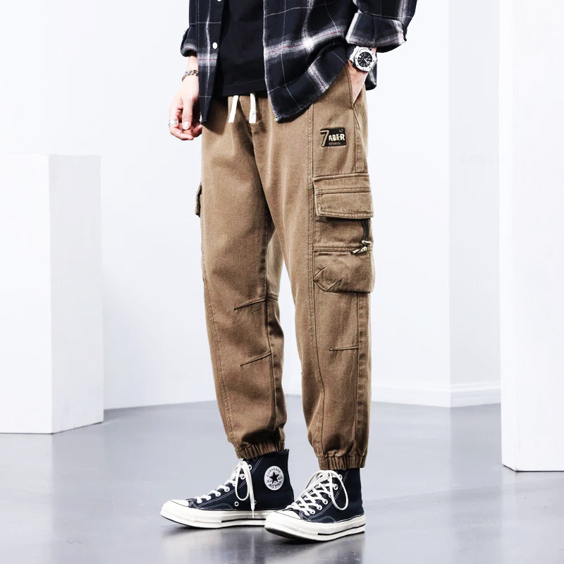 Stylish men's Kellan cargo pants in black, offering a relaxed fit for comfortable everyday wear.