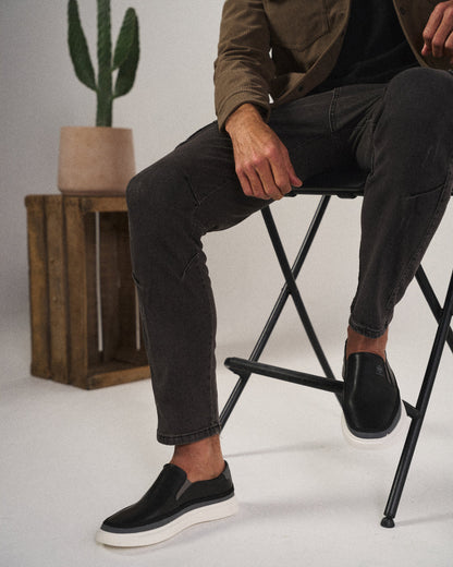 Modern men's Kensington slim-fit cargo pants, 4-way stretch, perfect for casual wear.