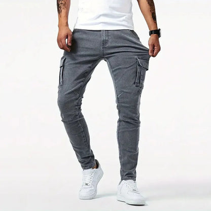 Durable men's Kensington cargo pants, slim-fit & 4-way stretch, ideal for everyday use.
