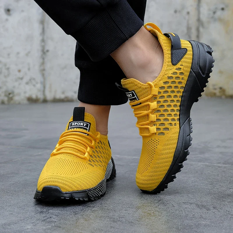 Men's KinetiQ lightweight mesh athletic trainers for running & gym workouts. Breathable comfort shoes.