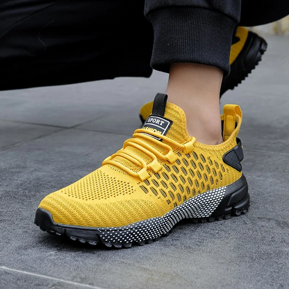 Lightweight men's KinetiQ sport shoes, perfect for activewear and peak performance. Versatile design.