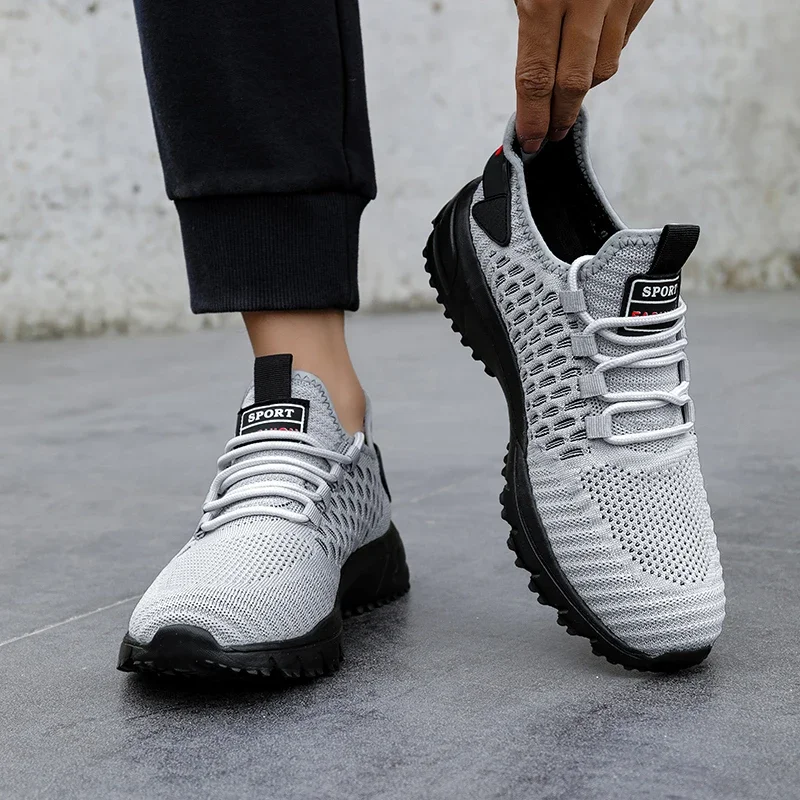 Men's KinetiQ breathable running shoes, designed for optimal comfort and athletic performance.