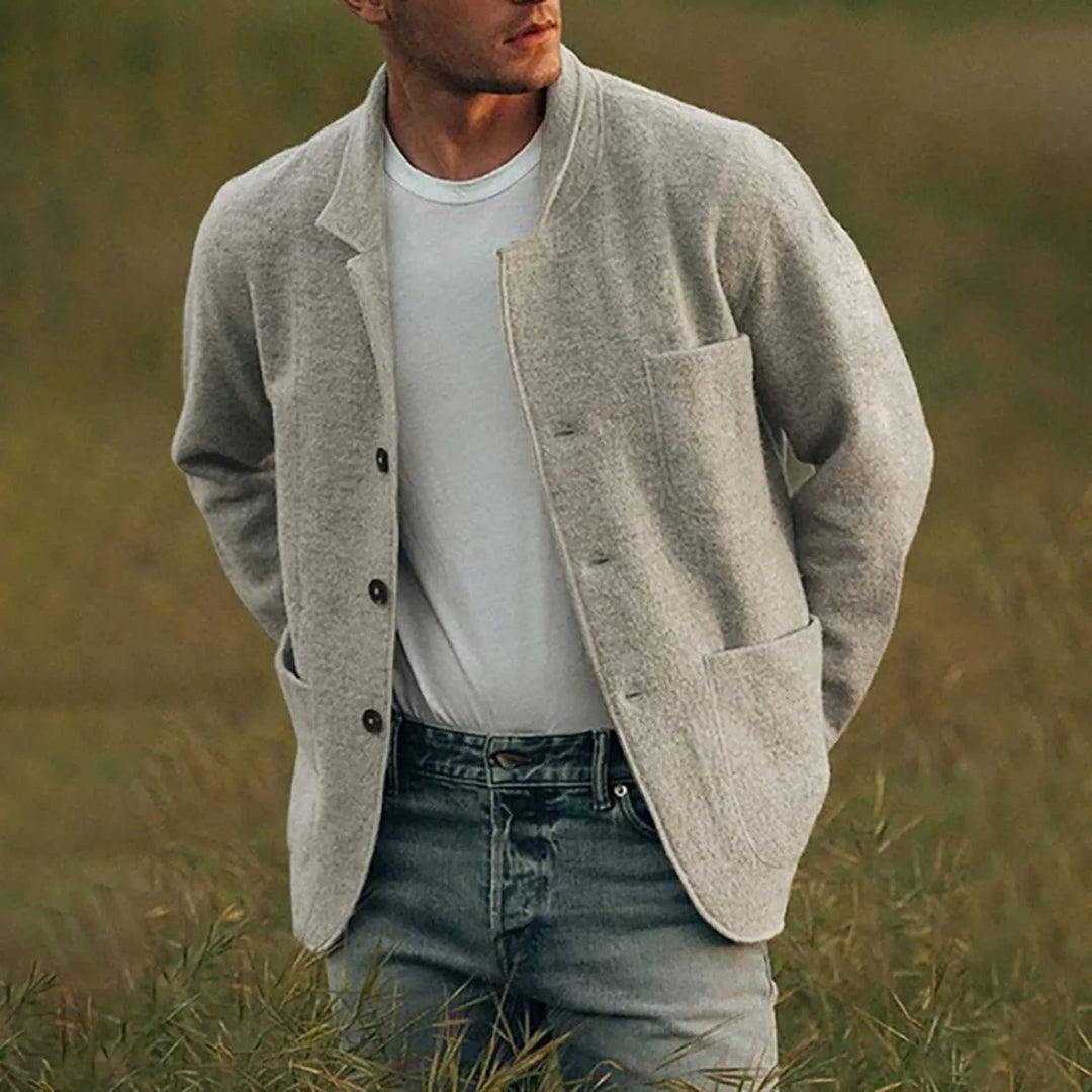 Men's lightly structured blazer, modern and comfortable, suitable for both work and casual events.