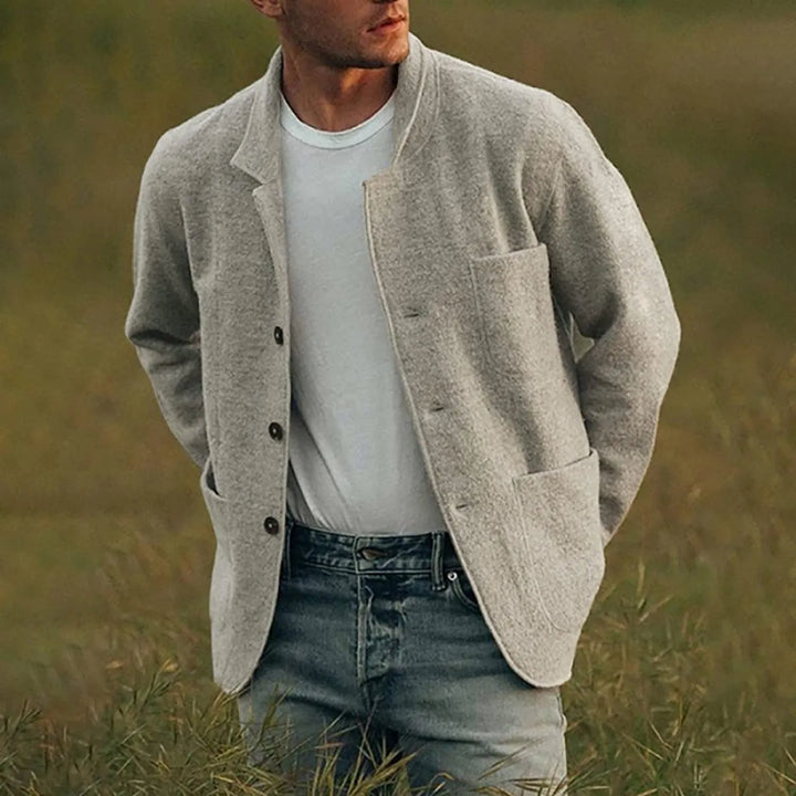 Men's lightly structured blazer, modern and comfortable, suitable for both work and casual events.