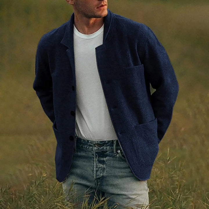 Stylish men's outerwear: a comfortable, lightly structured blazer with a modern, versatile fit.