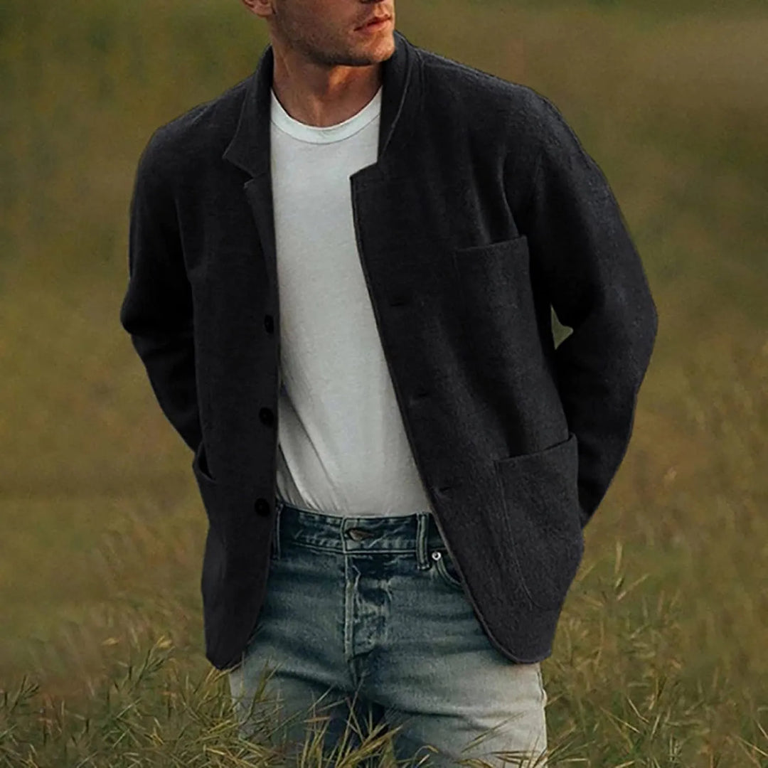 Men's everyday blazer: lightly structured for comfort, a versatile piece for modern fashion.