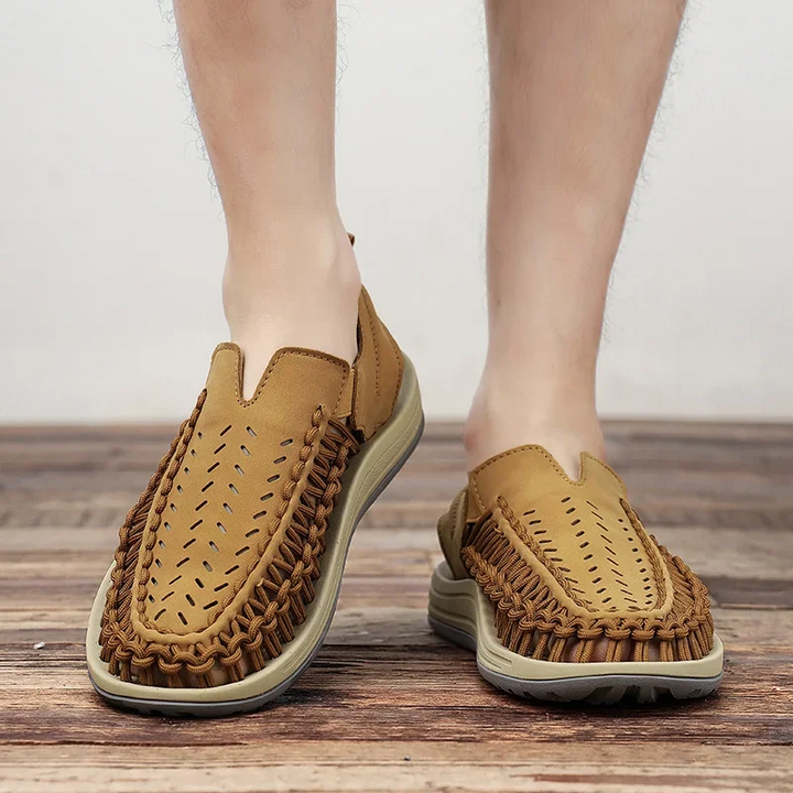 Breathable men's casual sandals with a lightweight braided design, perfect for walking.