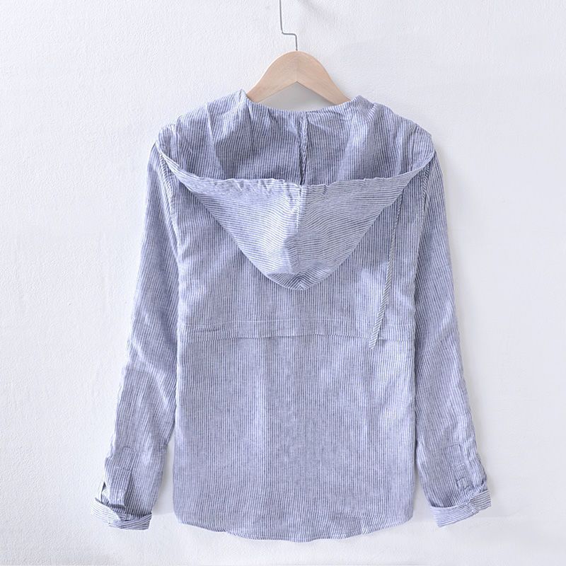 Stylish men's casual hoodie, lightweight & breathable, perfect for everyday wear and comfort.