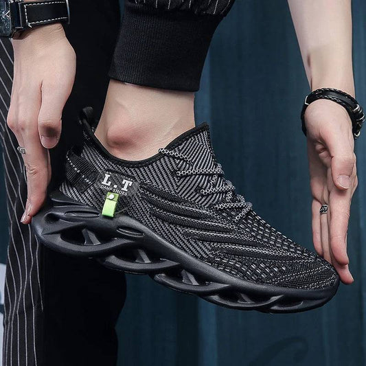 Men's lightweight breathable mesh running shoes for jogging, outdoor sports, and athletic training.