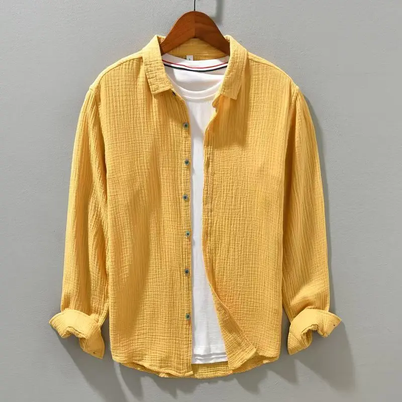 Breathable men's short sleeve top, ideal lightweight button-up for summer and vacation.