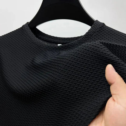 Versatile men's casual shirt, lightweight and soft, designed for maximum summer comfort.