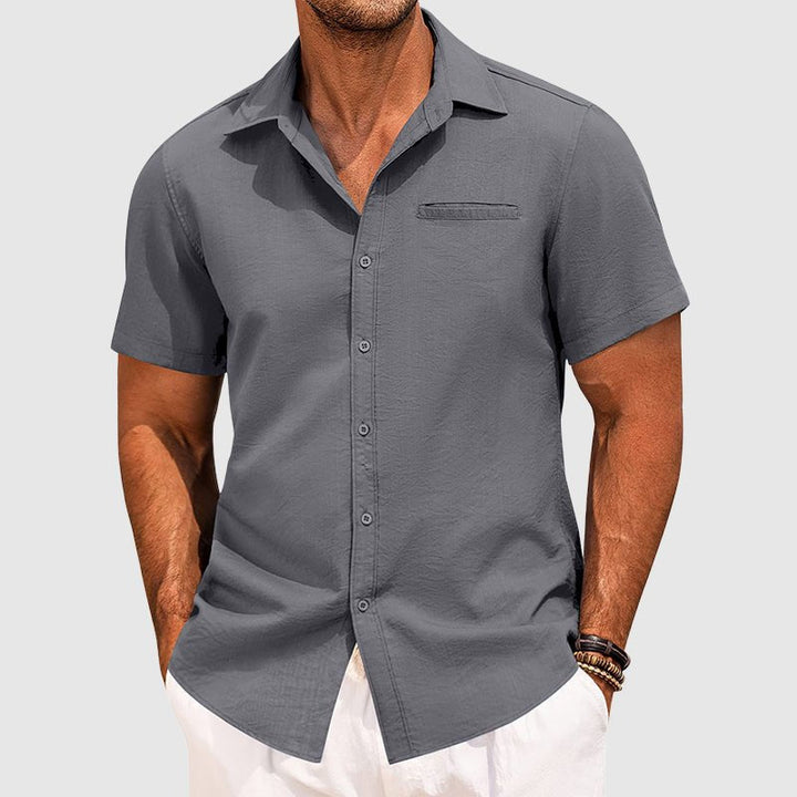 Casual men's short sleeve button-down shirt with a chest pocket and lapel collar, suitable for summer and travel.