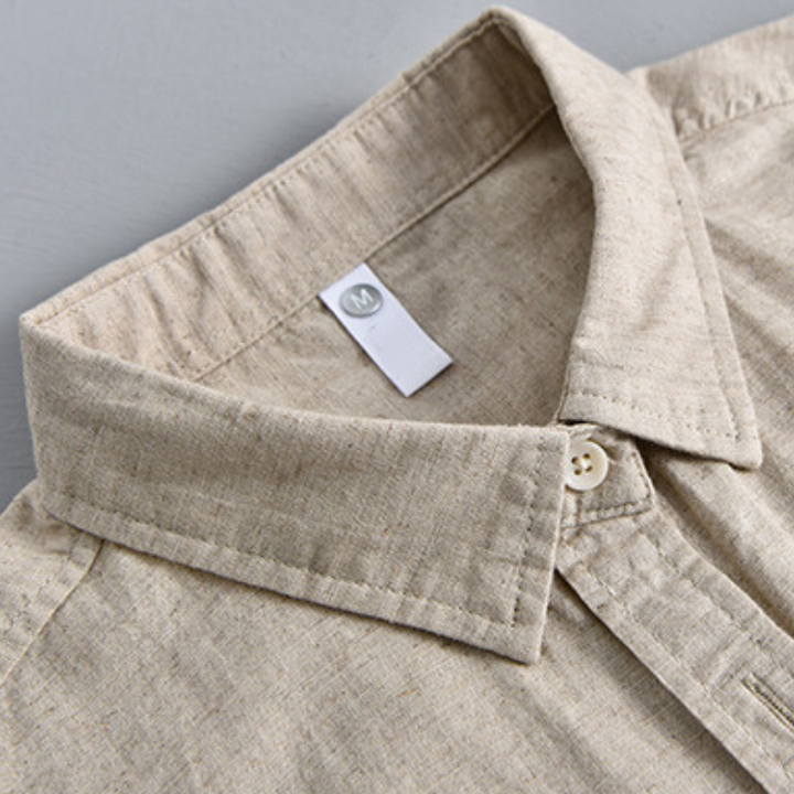 Men's lightweight button-up, ideal for a relaxed summer day or evening.