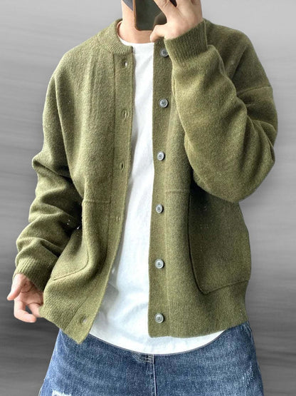 Comfortable men's casual cardigan. Lightweight, long-sleeve design, ideal for everyday spring and fall layering.