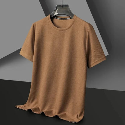 Men's lightweight comfort t-shirt in classic fit, perfect for everyday casual wear. Breathable short sleeve top.