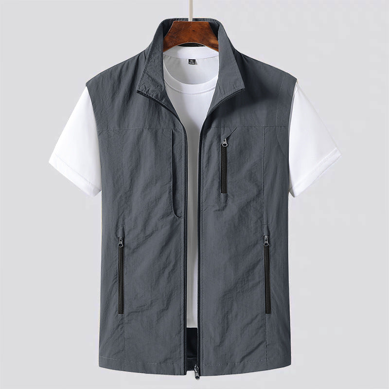 Breathable men's sleeveless summer vest with many pockets, ideal for hiking, camping, and warm weather activities.