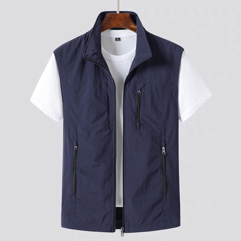 Stylish men's casual summer vest, multi-pocket design for easy layering, great for photographers & outdoor enthusiasts.