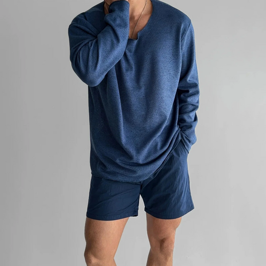 Men's lightweight pullover with a relaxed fit and crew neck, perfect for casual everyday comfort.