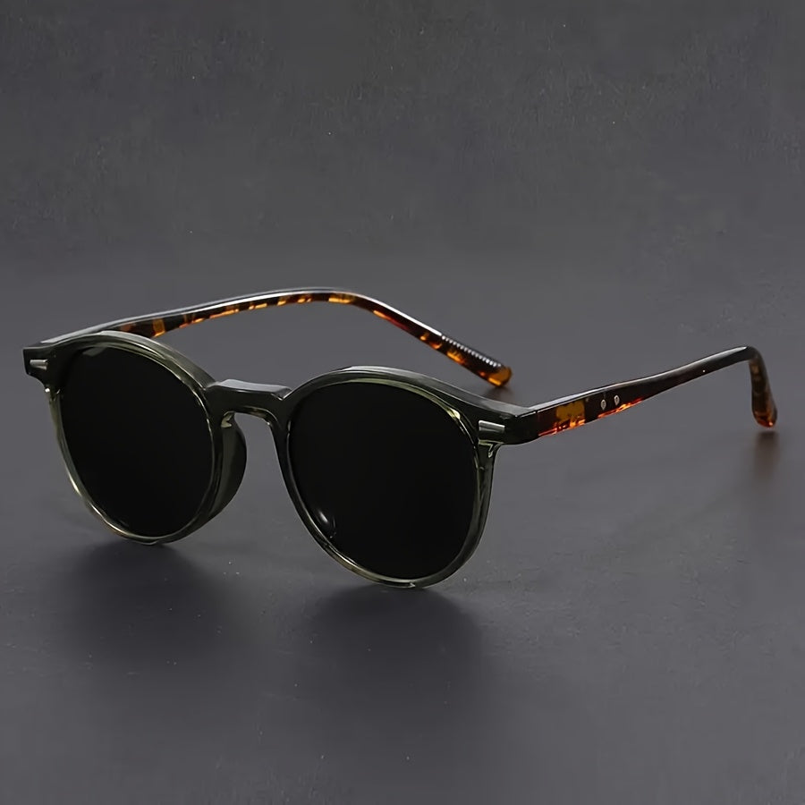 Lightweight men's round tortoiseshell sunglasses, showcasing retro frame detail and comfortable design.