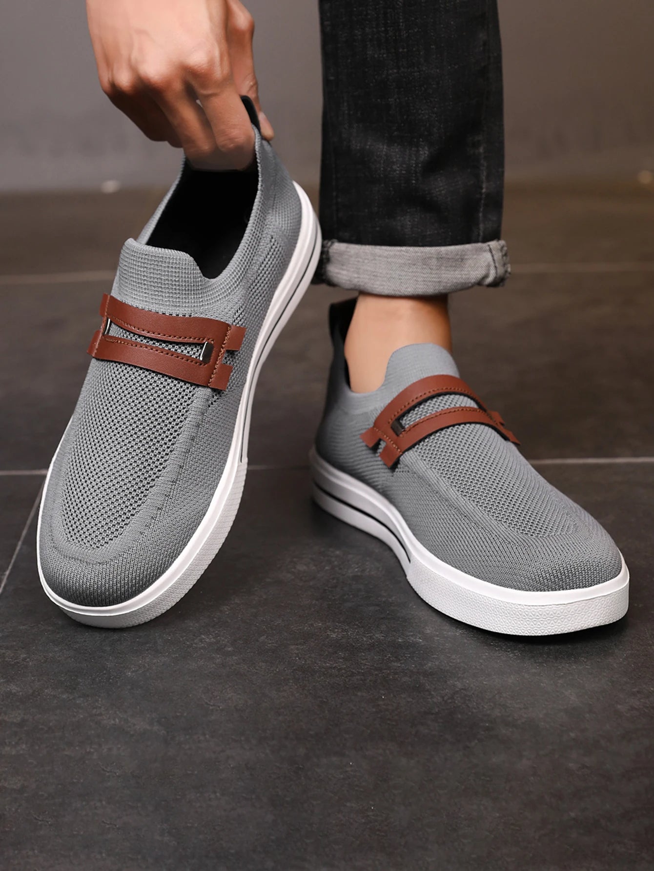 Summer-ready men's slip-on mesh loafers, offering breathable, lightweight comfort for hot days.