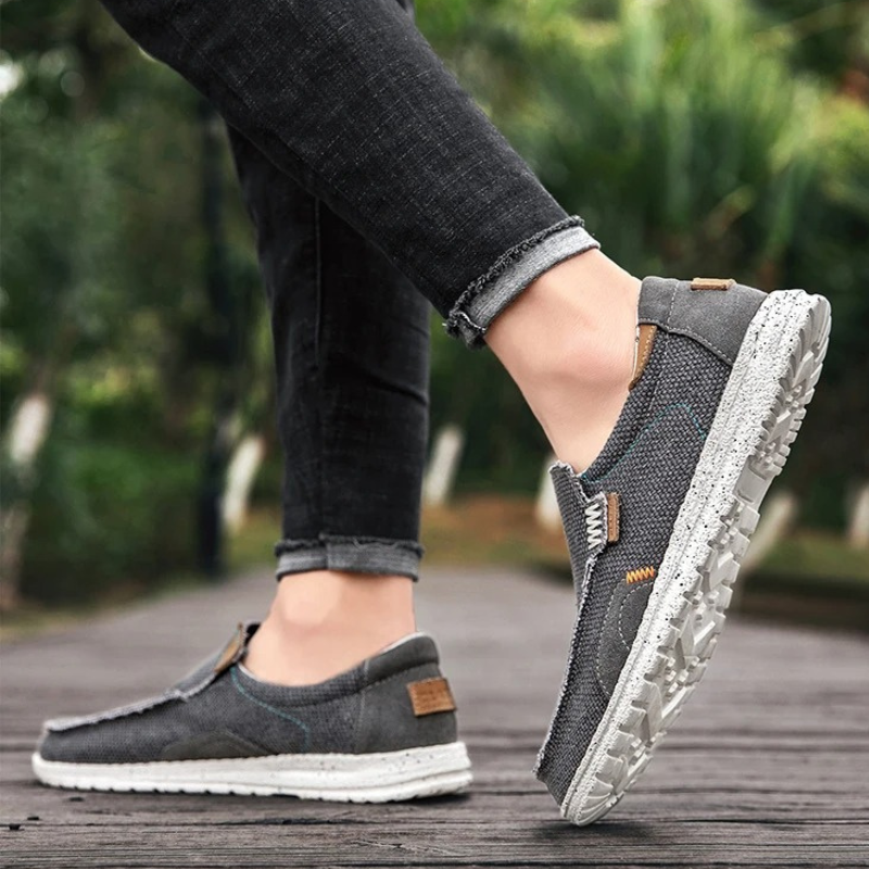 Performance-driven men's slip-on shoes: lightweight, non-slip, and breathable for convenient, all-day casual comfort.