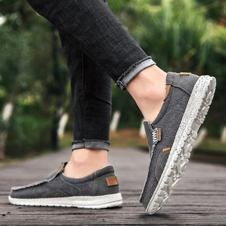 Performance-driven men's slip-on shoes: lightweight, non-slip, and breathable for convenient, all-day casual comfort.