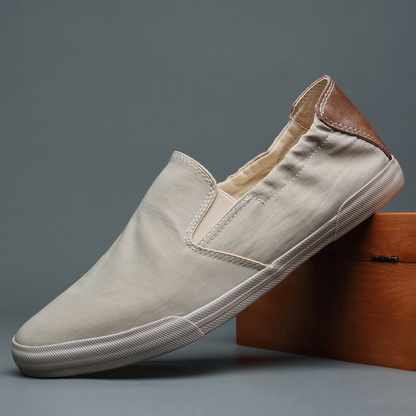 Easy-wear men's slip-on shoes, light and comfortable for everyday casual style.