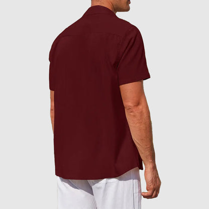Modern men's casual summer shirt, lightweight & relaxed fit, a stylish choice for any warm weather day.