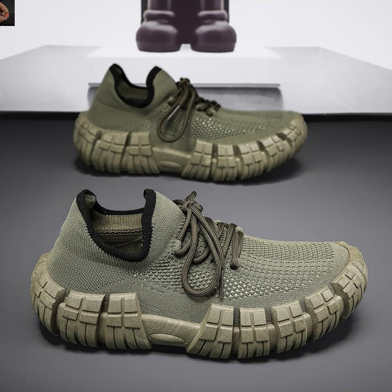 Sleek men's lightweight sneakers, versatile for city walking, casual outings, and street style.