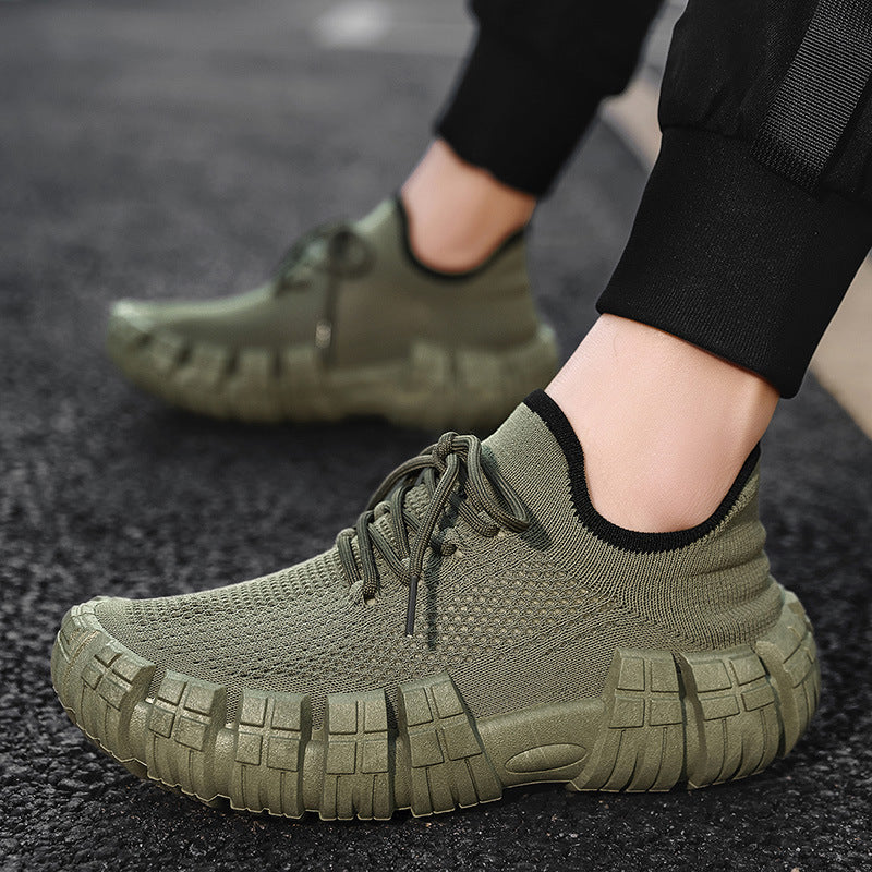 Men's comfortable urban athletic shoes, designed for all-day city adventures with breathable comfort.