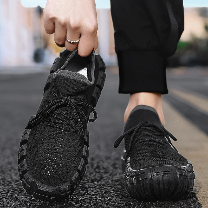 Dynamic men's city sneakers, lightweight and breathable for active urban living.