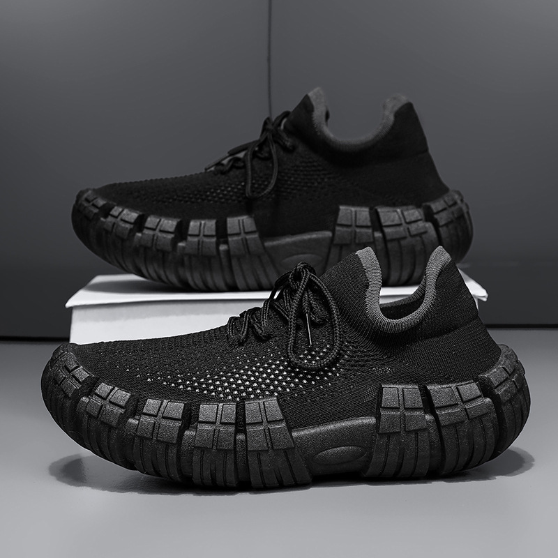 Men's urban athletic footwear, featuring a lightweight design for dynamic city walking.