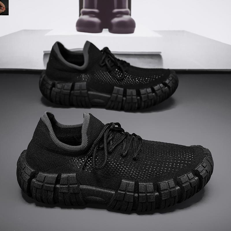 Men's versatile urban sneakers, providing lightweight comfort for dynamic city fashion.