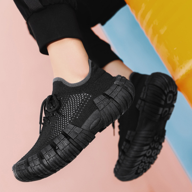 Men's casual street style sneakers, lightweight, comfortable, and breathable for urban life.