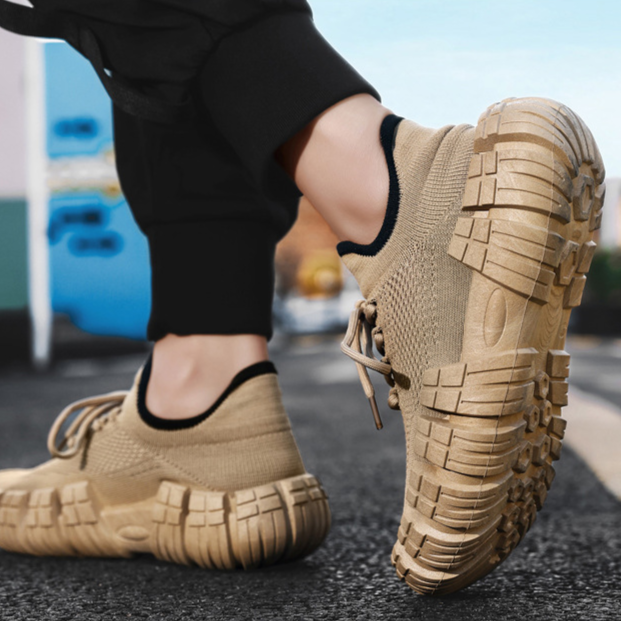 Men's breathable casual sneakers, perfect lightweight footwear for modern street fashion.