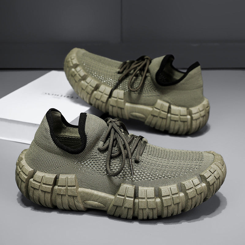 High-performance men's urban sneakers, engineered for breathability and city walking comfort.
