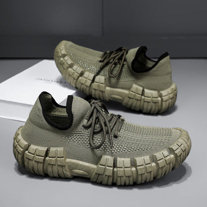High-performance men's urban sneakers, engineered for breathability and city walking comfort.