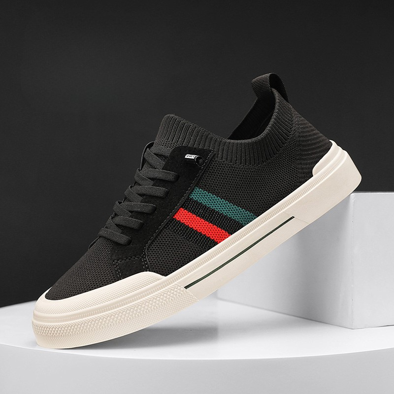 Front view of men's lightweight walking sneakers, ideal for everyday comfort & active lifestyle.