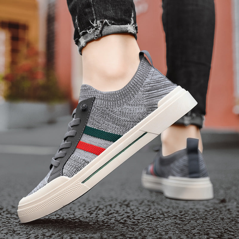 Men's comfortable walking sneakers, lightweight for everyday wear and casual style.