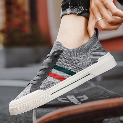 Athletic men's lightweight sneakers, perfect for walking, everyday comfort & active lifestyles.