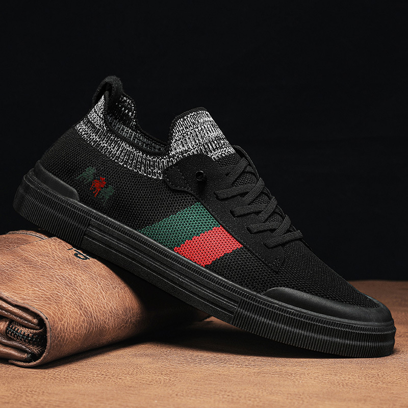 Men's comfortable casual shoes, ideal lightweight footwear for active lifestyles.