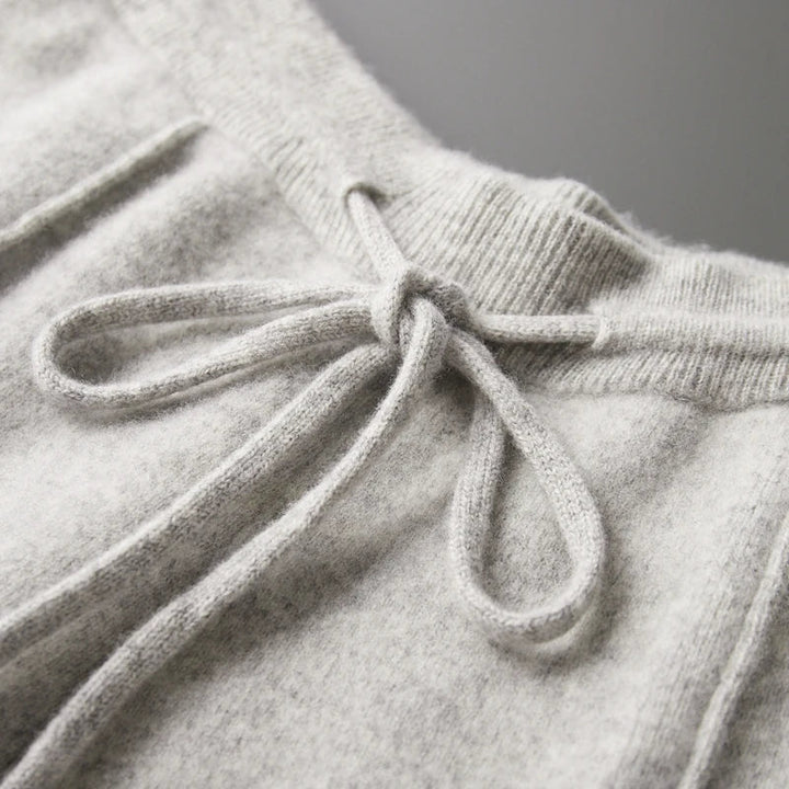 Comfortable men's cashmere blend lounge trousers, featuring a soft feel and adjustable drawstring.