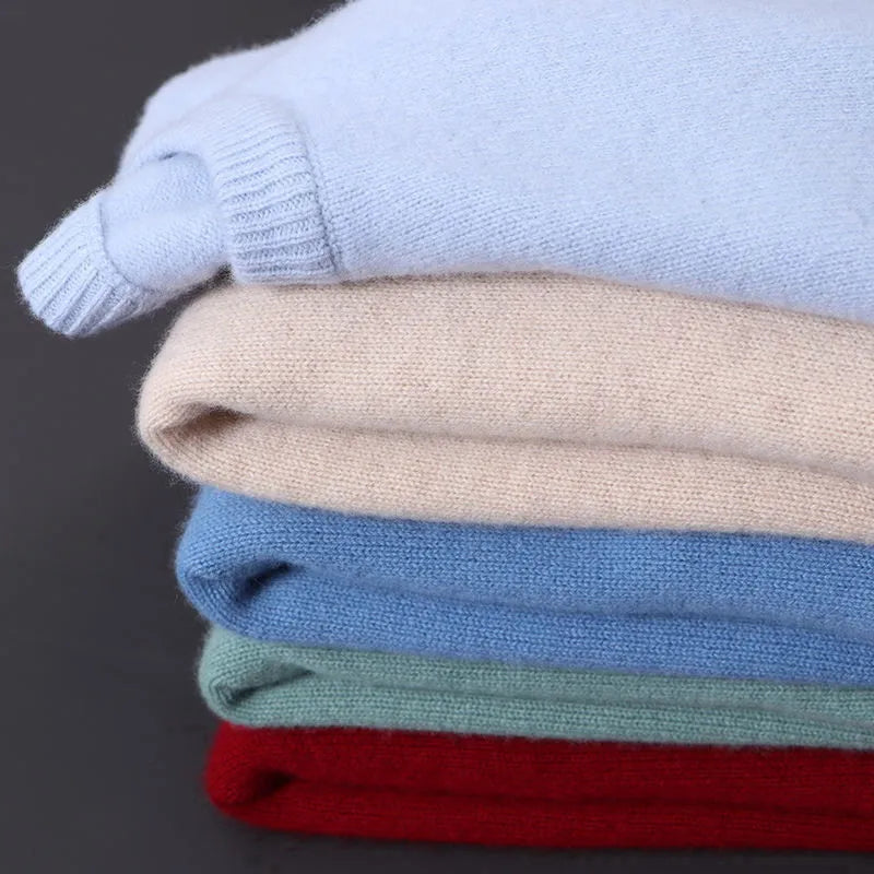 Comfortable men's luxurious crewneck sweater, perfect as a versatile long-sleeve pullover for layered winter fashion.