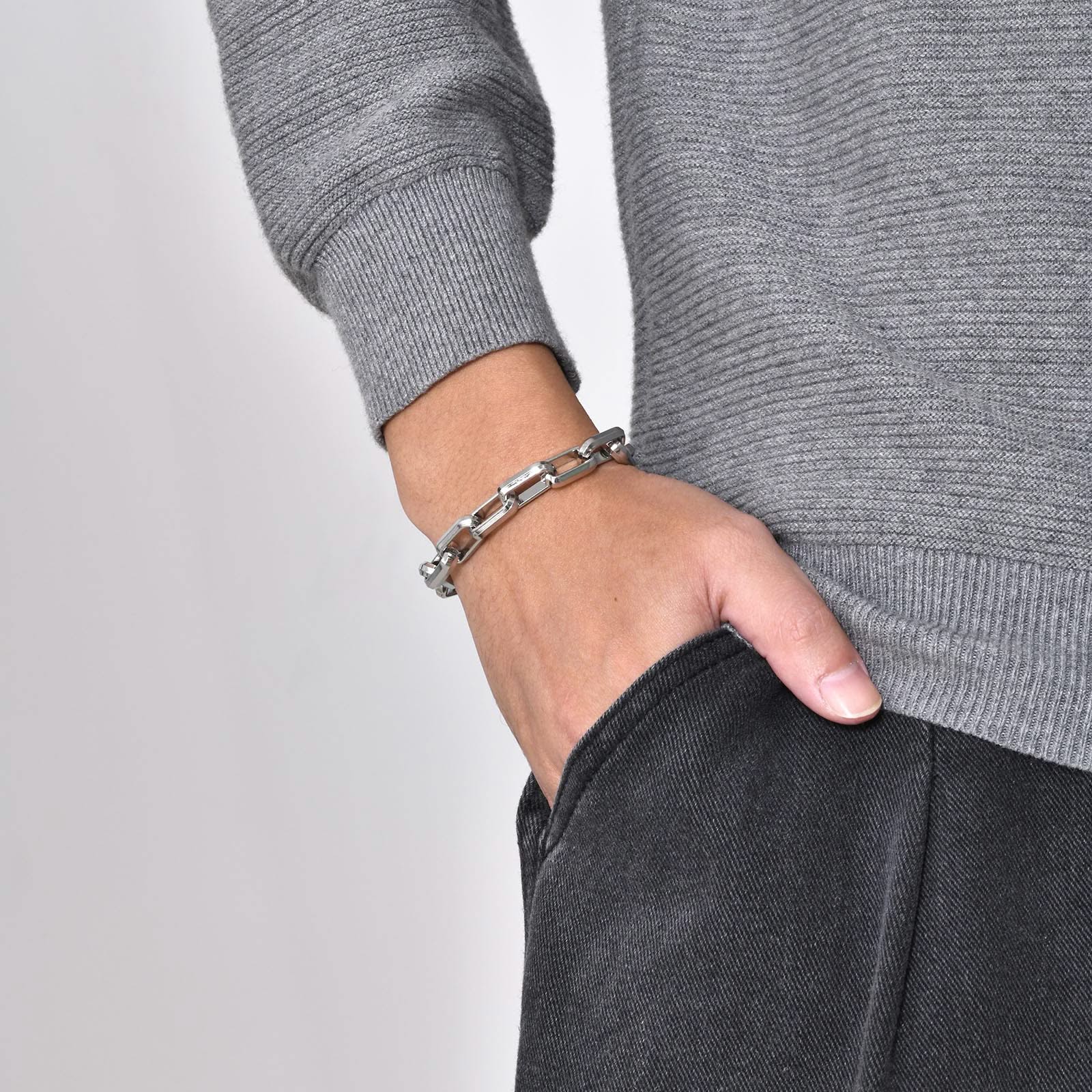 Sleek gunmetal black chain link bracelet for men. A durable, masculine, and sophisticated fashion accessory.