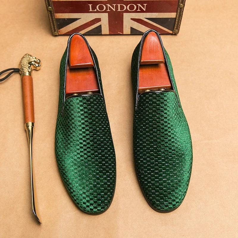 Stylish men's formal dress shoes: comfortable luxury slip-on loafers for elegant occasions.