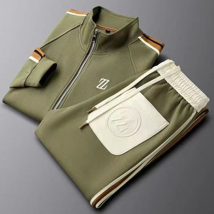 Comfortable men's Manor tracksuit. Matching two-piece set with a stylish zip-up jacket and relaxed fit trousers.
